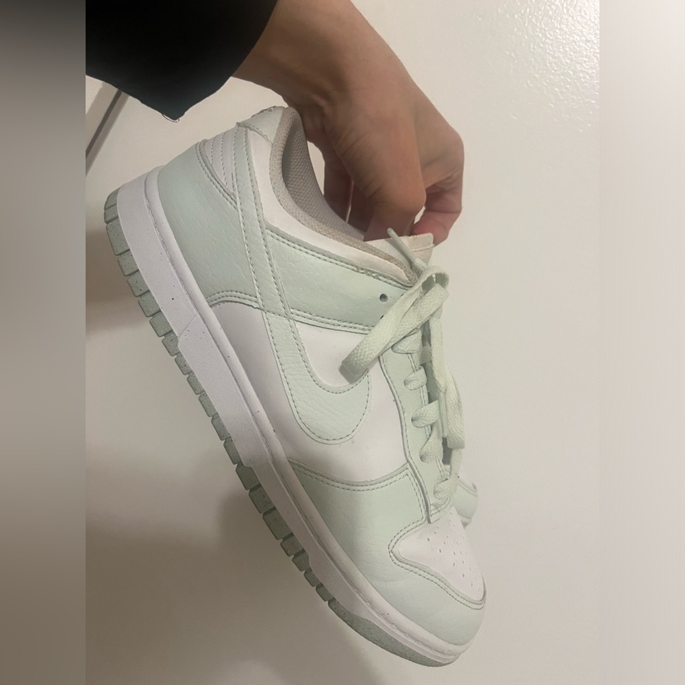 Mint green dunks, 9.5 women’s. Great condition!